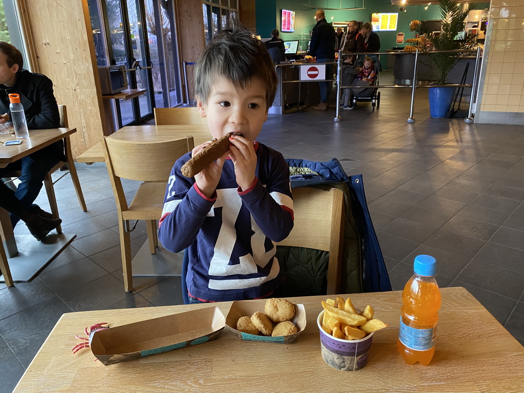 Max having lunch at the Lepelaar restaurant at the Diergaarde Blijdorp zoo