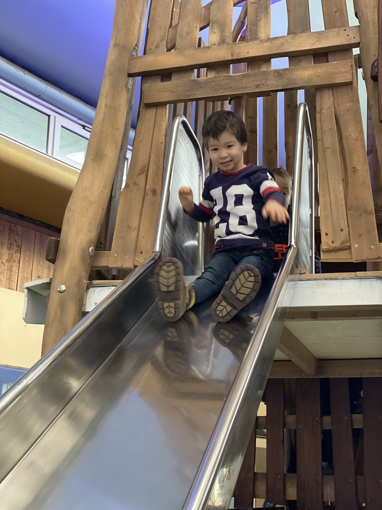 Max on the slide at the Biotopia playground in the Rivièrahal building at the Africa area at the Diergaarde Blijdorp zoo