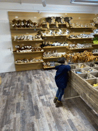 Max at the Vrienden Bazaar shop at the Diergaarde Blijdorp zoo