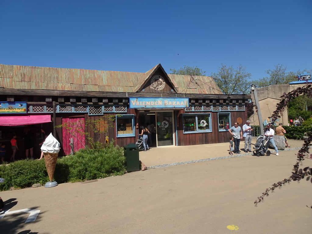 Front of the Vrienden Bazaar shop at the Diergaarde Blijdorp zoo