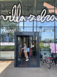 Miaomiao and Max at the entrance to the Villa Zebra museum at the Stieltjesstraat street