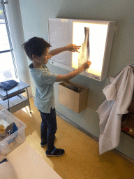 Max with an x-ray image at the Bij de Dokter exhibition at the lower floor of the Villa Zebra museum