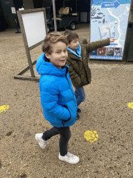 Max and his friend walking to the Oceanium at the Diergaarde Blijdorp zoo