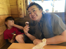 Miaomiao and Max with an ice cream at the Boshut restaurant at the Dierenwijck area of the Plaswijckpark recreation park