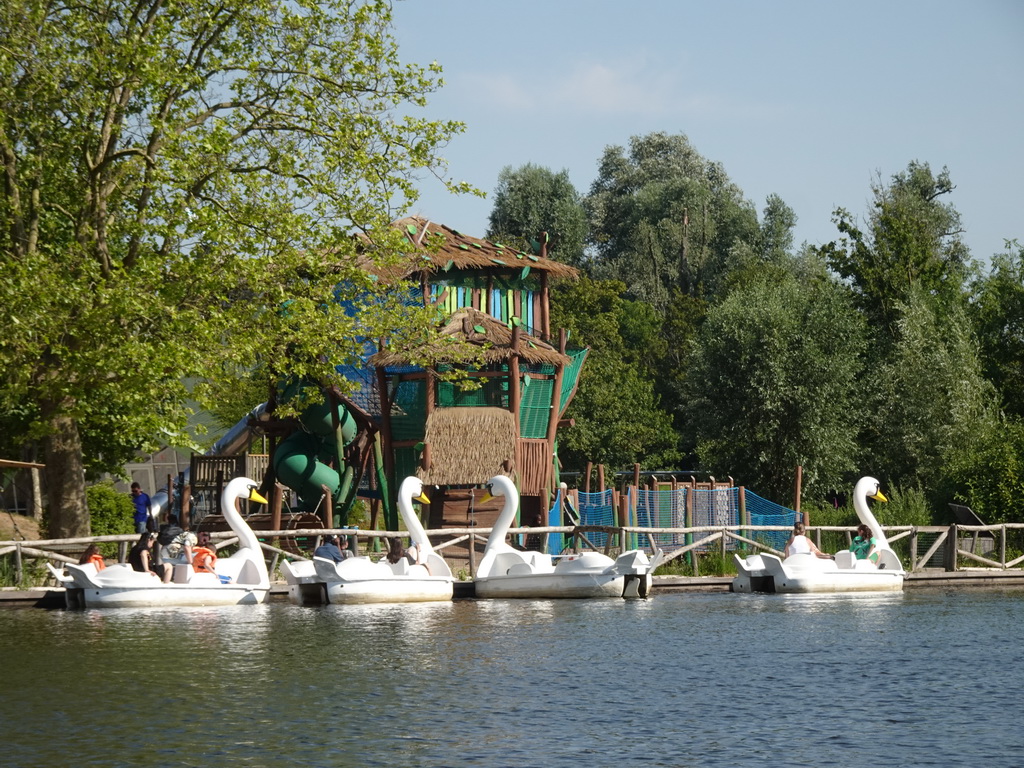 Water cycles and the Speelfort attraction at the Speelwijck area of the Plaswijckpark recreation park, viewed from our water cycle
