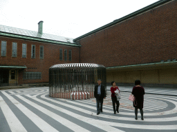 rotterdam_2_060 - 272 kb - 1024x768 - Miaomiao and her parents at the inner square of the Museum Boijmans van Beuningen Miaomiao and her parents at the inner square of the Museum Boijmans van Beuningen