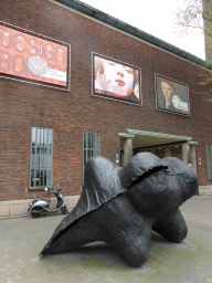 Piece of art at the left front of the Museum Boijmans van Beuningen