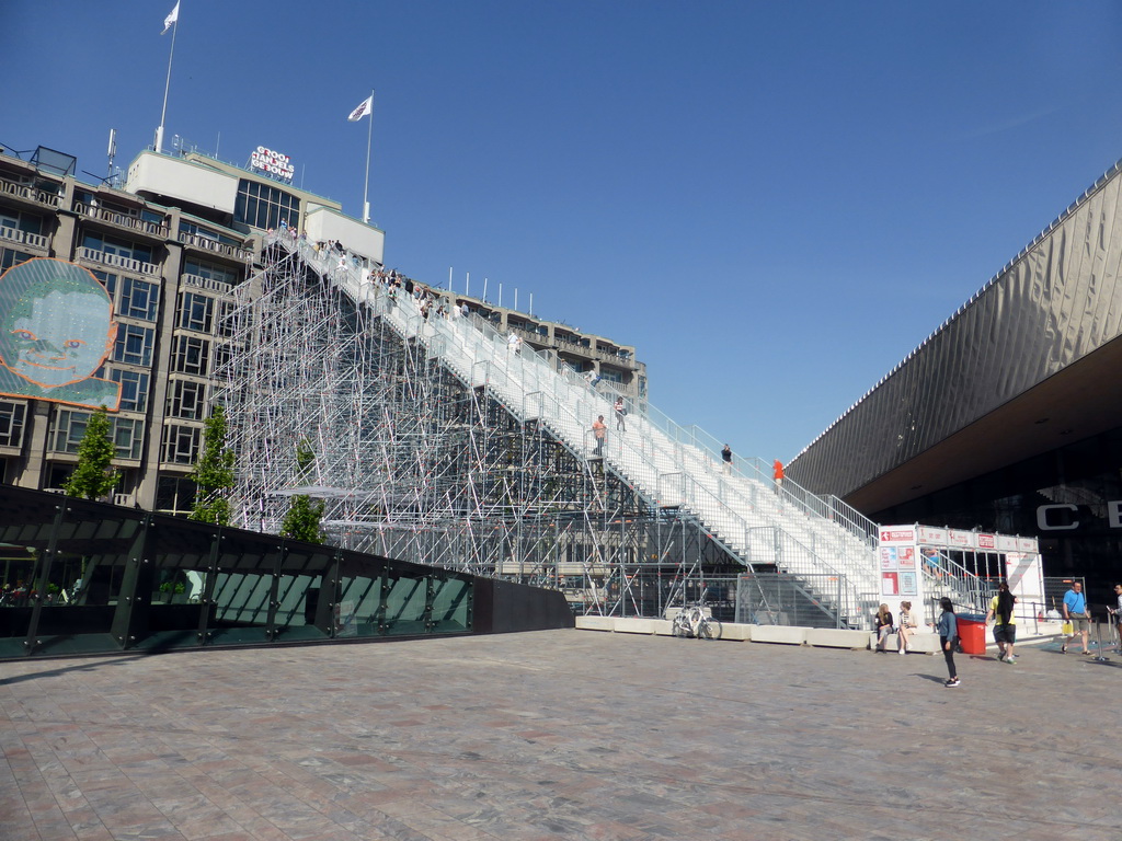 The `De Trap` staircase leading from the Stationsplein square to the top of the Groothandelsgebouw building