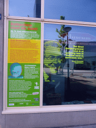 Information on the `Rotterdam viert de stad!` festival on the front window of the Groothandelsgebouw building