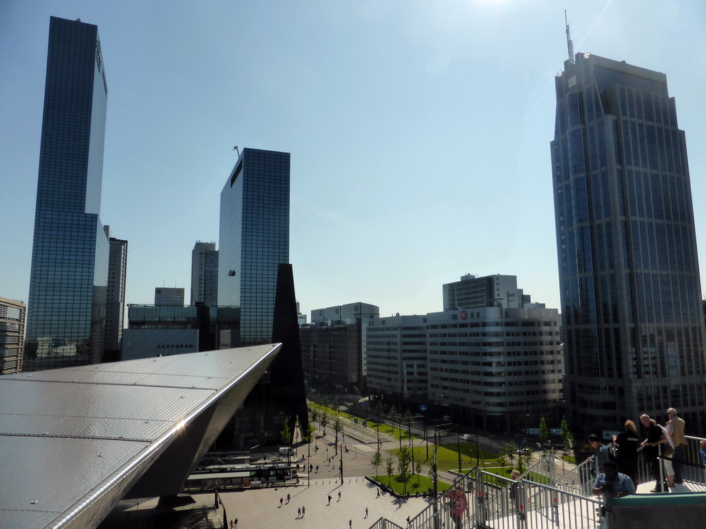 The `De Trap` staircase, the Stationsplein square, the Rotterdam Central Railway Station, the Gebouw Delftse Poort building and the Manhattan Hotel, viewed from the roof of the Groothandelsgebouw building