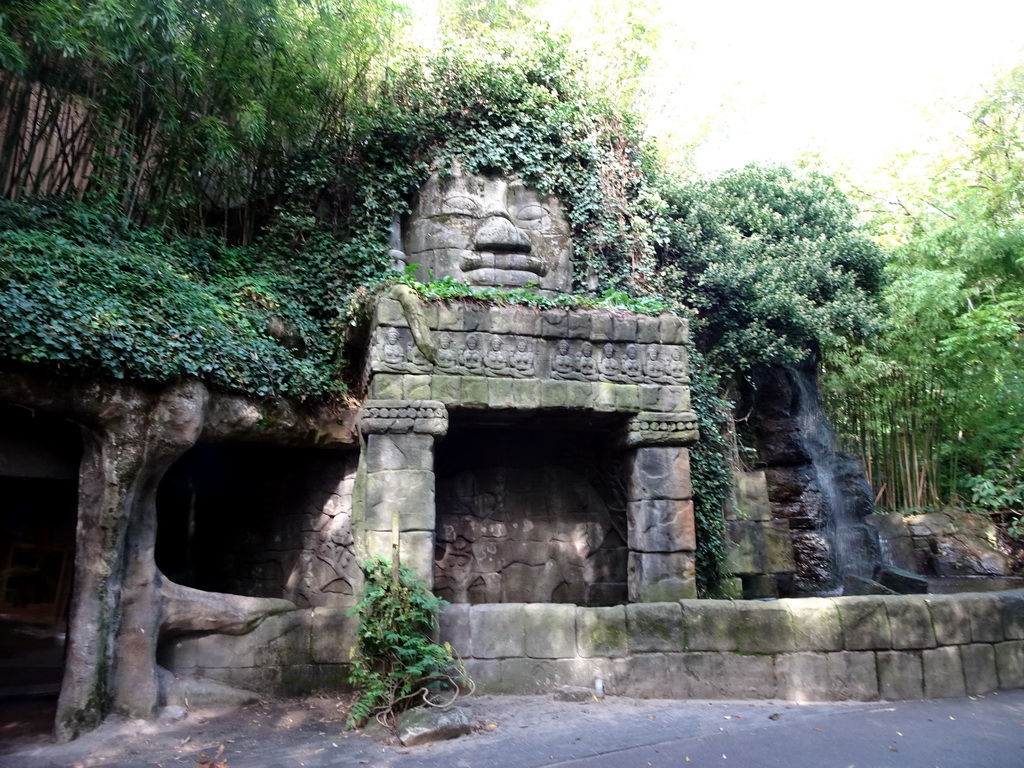 Temple relief based on the Angkor Wat temple in Cambodja, at the outside of the Taman Indah building at the Asia area at the Diergaarde Blijdorp zoo