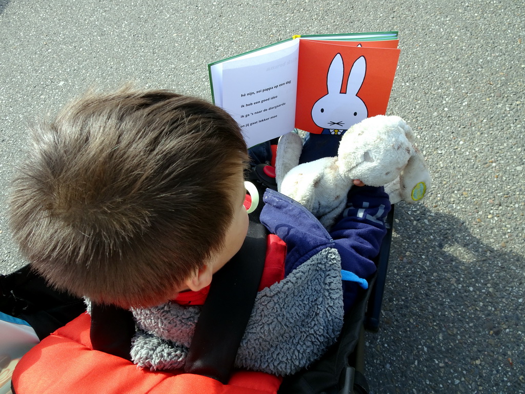 Max with a Nijntje book at the parking area of the Diergaarde Blijdorp zoo