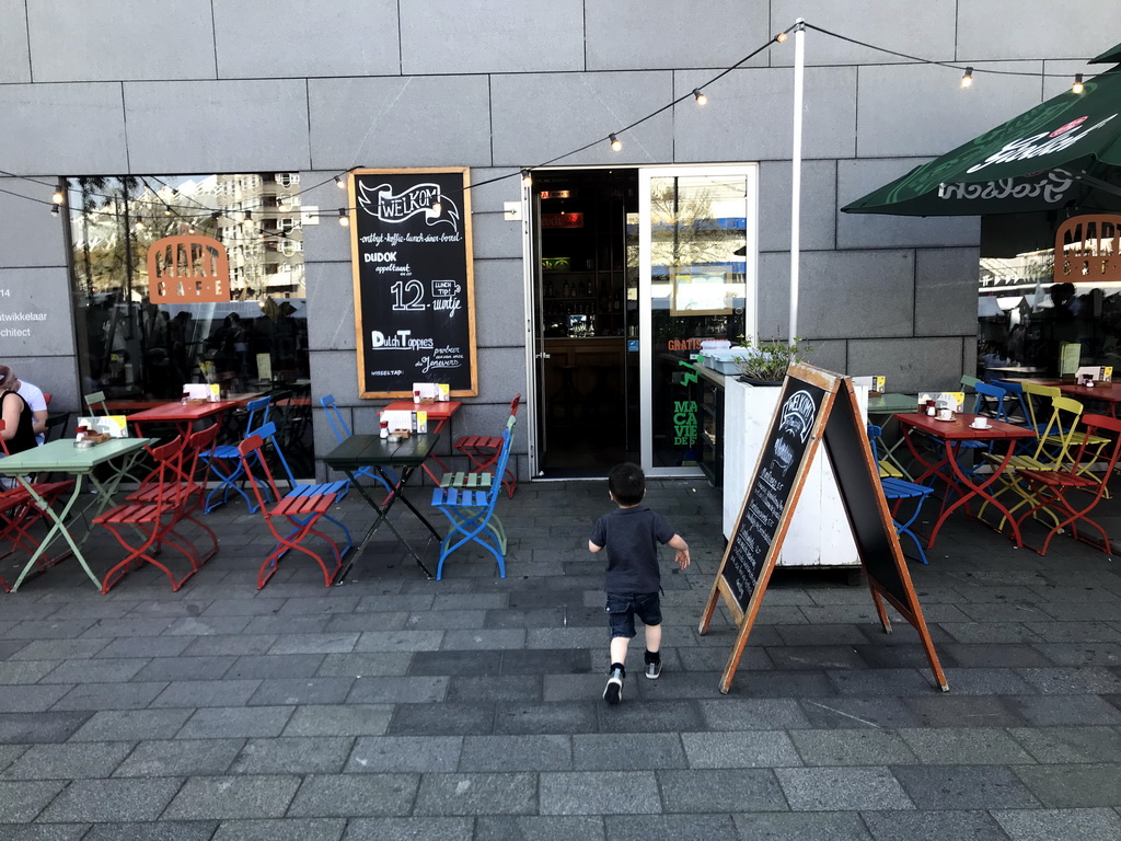 Max in front of the Mart Café at the Markthal building at the Binnenrotte square