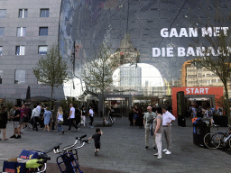Max in front of the Markthal building at the Binnenrotte square