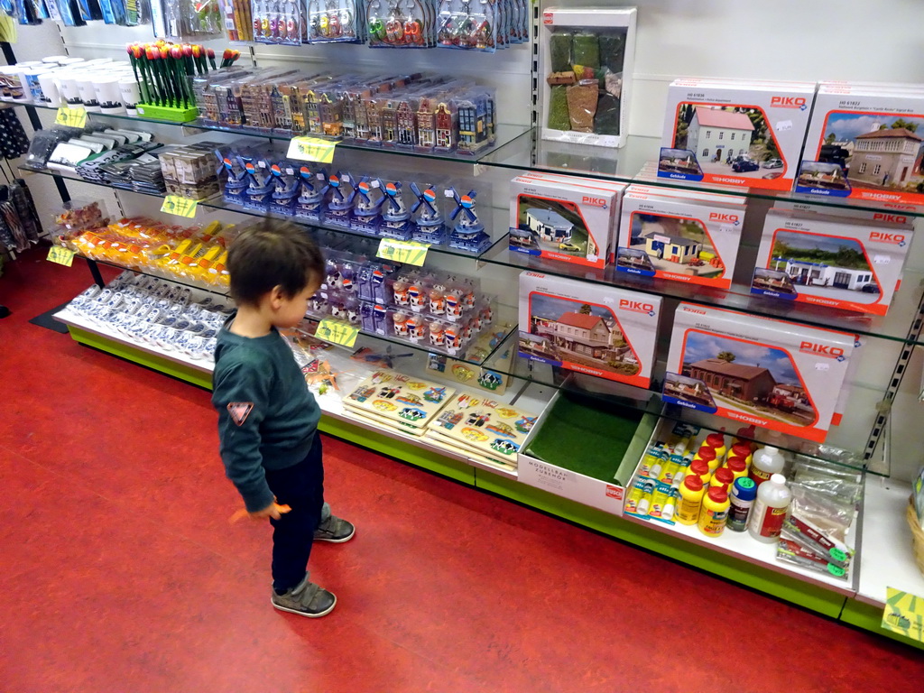 Max in the souvenir shop of Miniworld Rotterdam