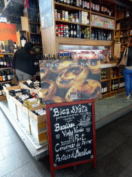 Market stall selling Pastel de Nata and wines in the Markthal building