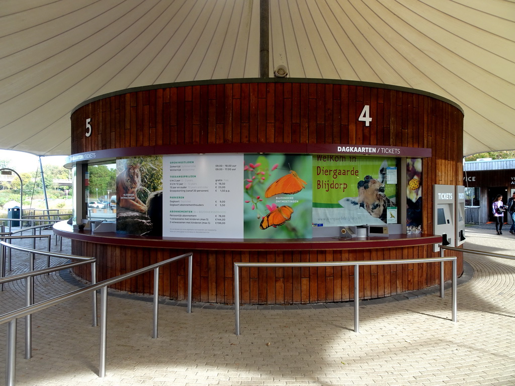 Ticket booth at the entrance to the Diergaarde Blijdorp zoo at the Blijdorplaan street