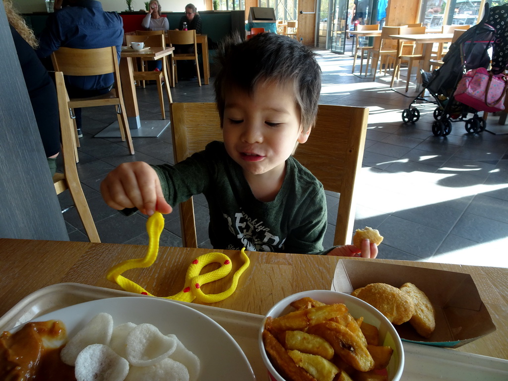 Max having lunch at the Lepelaar restaurant at the Diergaarde Blijdorp zoo