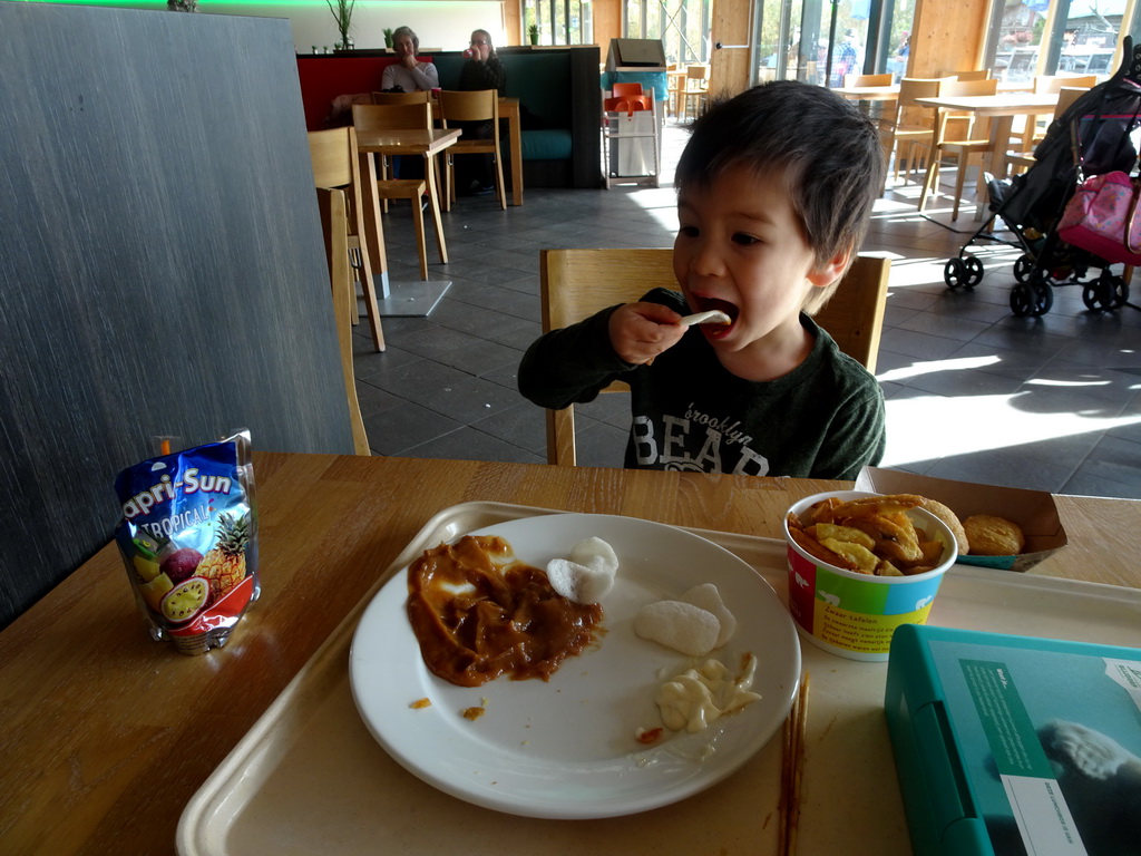 Max having lunch at the Lepelaar restaurant at the Diergaarde Blijdorp zoo