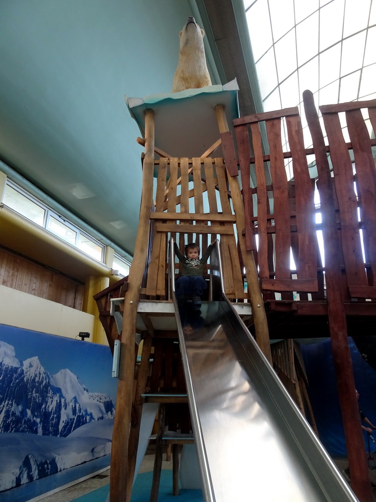 Max on the slide at the Biotopia playground in the Rivièrahal building at the Africa area at the Diergaarde Blijdorp zoo