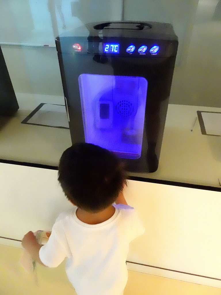 Max with an egg incubator at the Nature Conservation Center at the Oceanium at the Diergaarde Blijdorp zoo