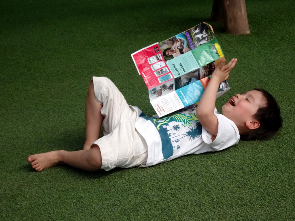 Max with a map at the Biotopia playground in the Rivièrahal building at the Africa area at the Diergaarde Blijdorp zoo