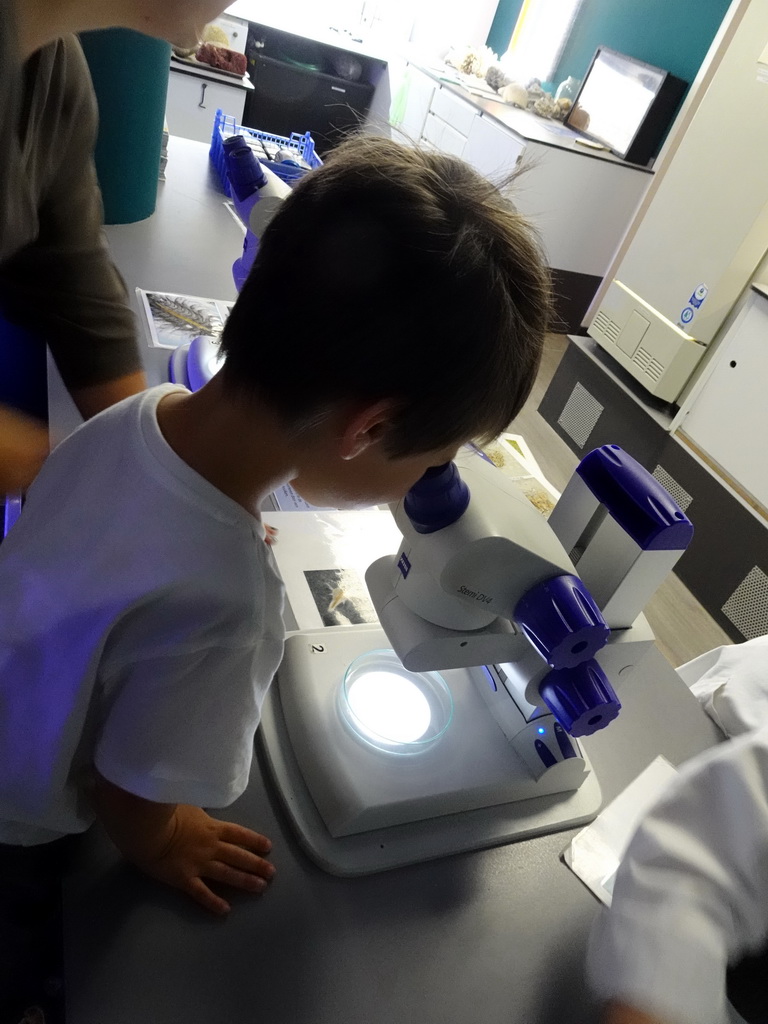 Max looking through a microscope at the Laboratory at the Oceanium at the Diergaarde Blijdorp zoo