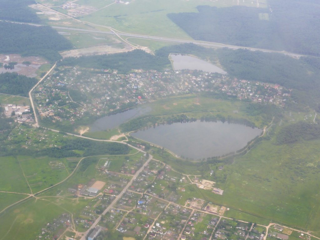 View on the towns of Vozrozhdeniye and Nizino, from the plane from Tallinn