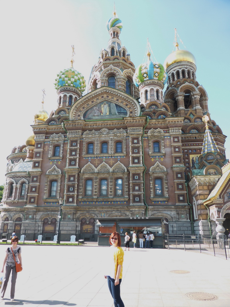 Miaomiao in front of the north side of the Church of the Savior on Spilled Blood