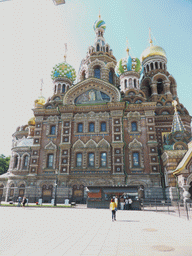Miaomiao in front of the north side of the Church of the Savior on Spilled Blood