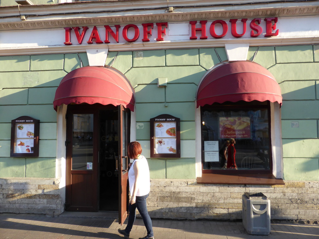 Miaomiao in front of the Ivanoff House restaurant at the Nevskiy Prospekt street