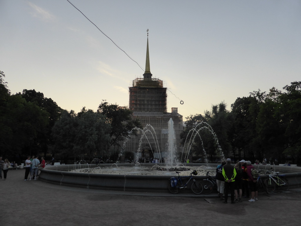 Fountain in front of the Admiralty at the Aleksandrovsky Garden