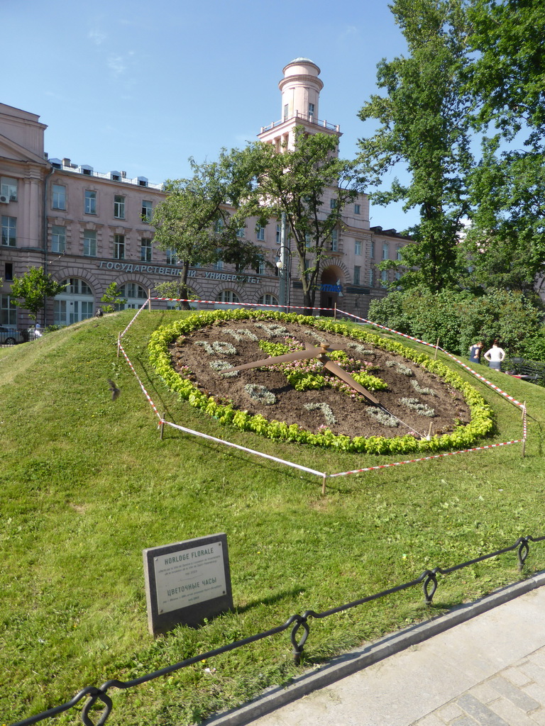 Floral clock at Aleksandrovsky Park