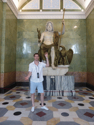 Tim with the statue of Jupiter in the Jupiter Hall at the Ground Floor of the New Hermitage of the State Hermitage Museum