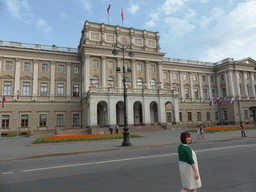 Miaomiao with the front of the Mariinsky Palace at the Isaakiyevskaya square