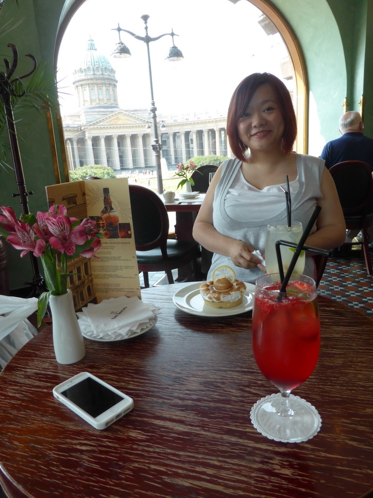 Miaomiao with cake and drinks at Cafe Singer at the Nevskiy Prospekt street