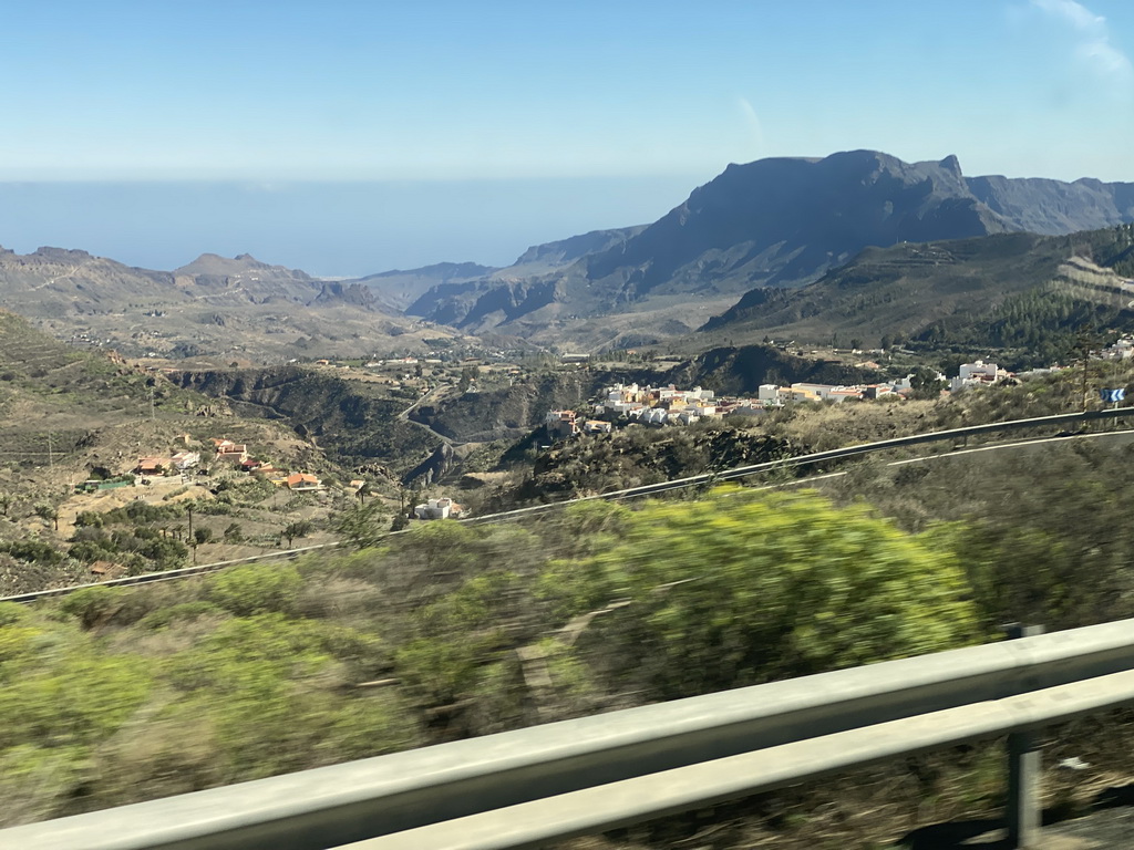 The north side of town, viewed from the tour bus on the GC-60 road