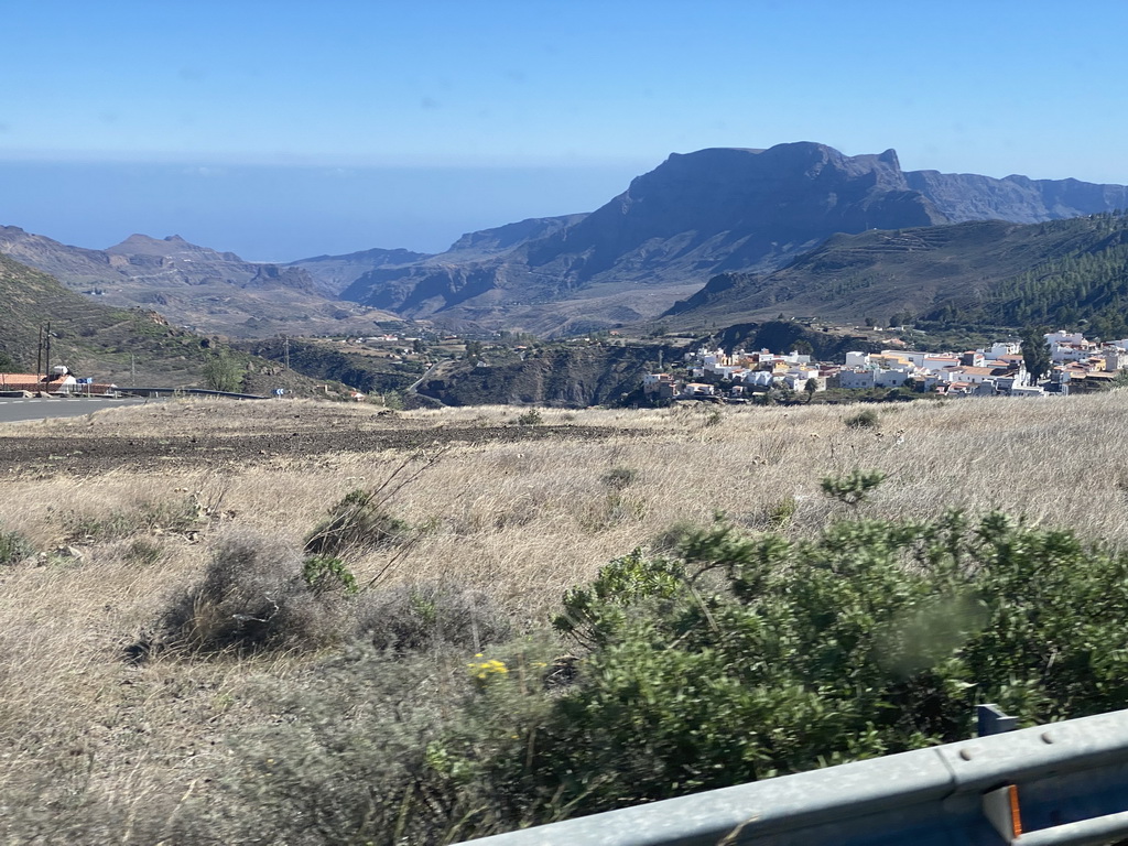 The north side of town, viewed from the tour bus on the GC-60 road