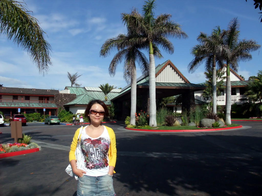 Miaomiao in front of the Catamaran Resort Hotel and Spa