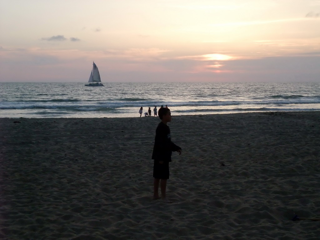 Beach and sailboat at the Ocean Front Walk, at sunset