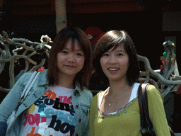 Miaomiao and Mengjin with parrots in the Catamaran Resort Hotel and Spa