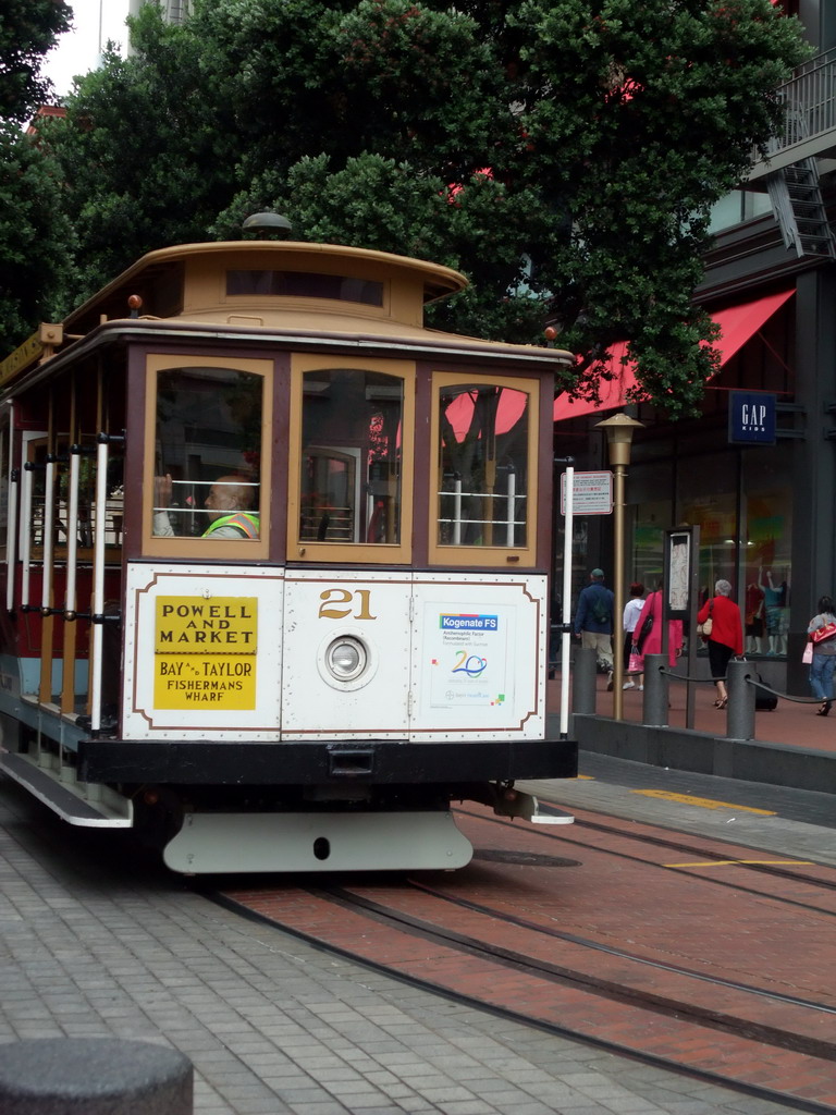 Tram at Powell street