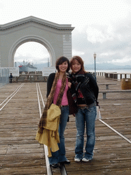 Miaomiao and Mengjin at Pier 43 Ferry Arch