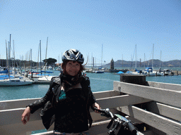 Miaomiao at the harbour of San Francisco Bay and the Golden Gate Bridge