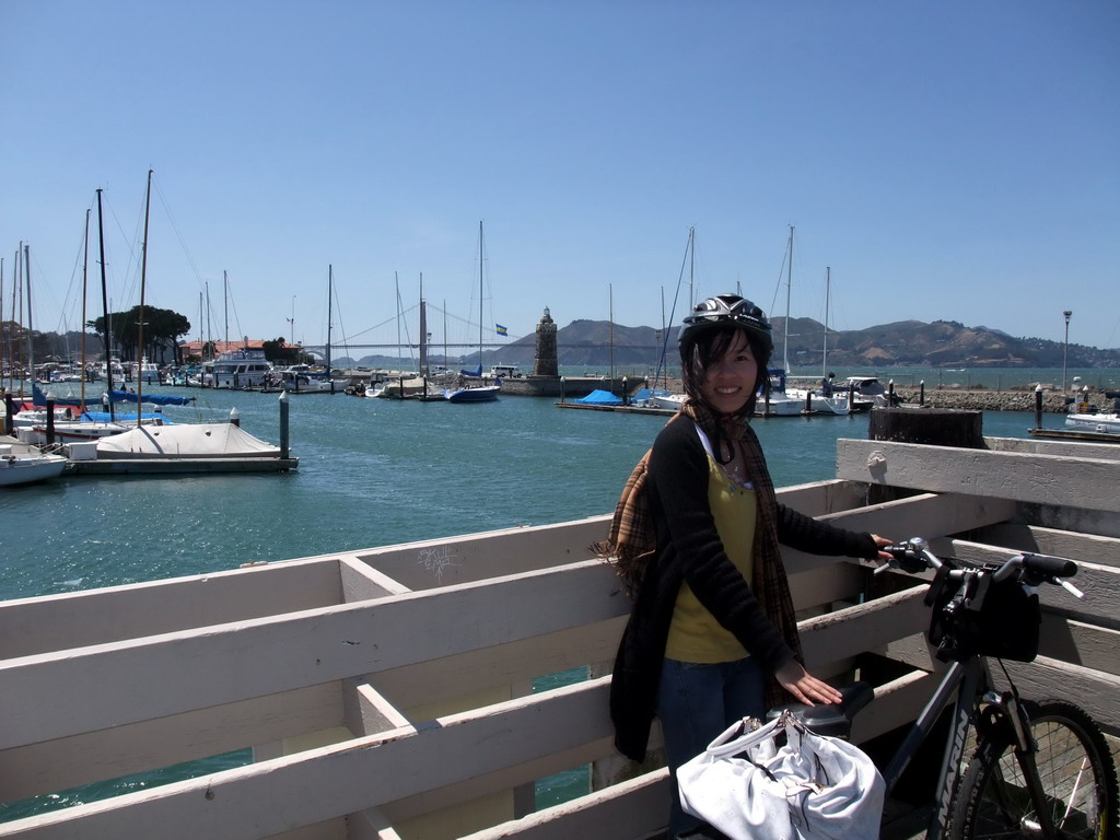 Mengjin at the harbour of San Francisco Bay and the Golden Gate Bridge