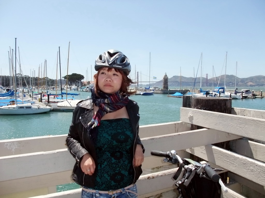 Miaomiao at the harbour of San Francisco Bay and the Golden Gate Bridge