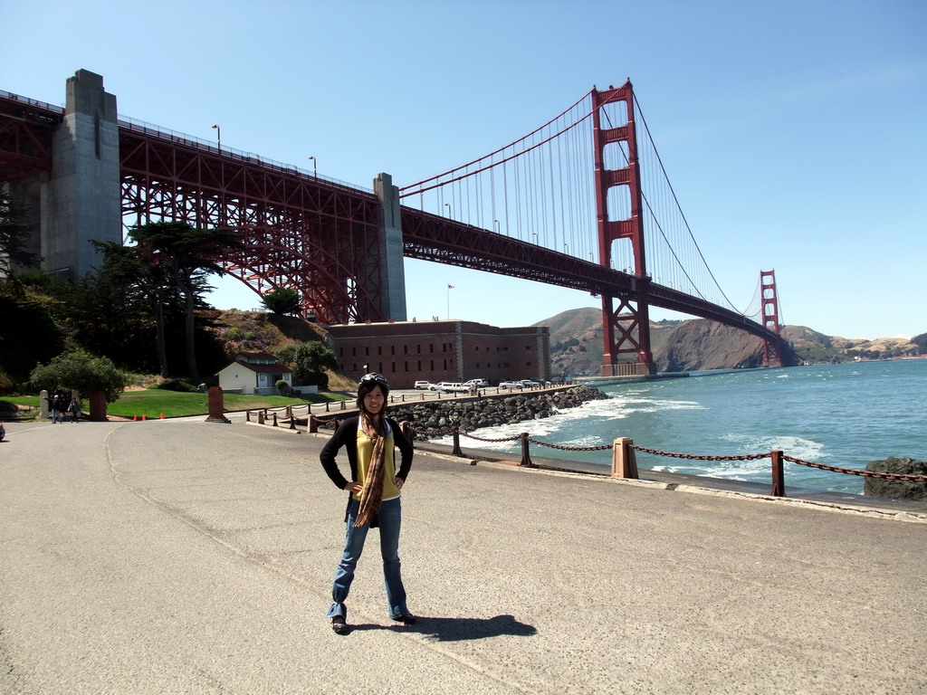 Mengjin at the Golden Gate Bridge