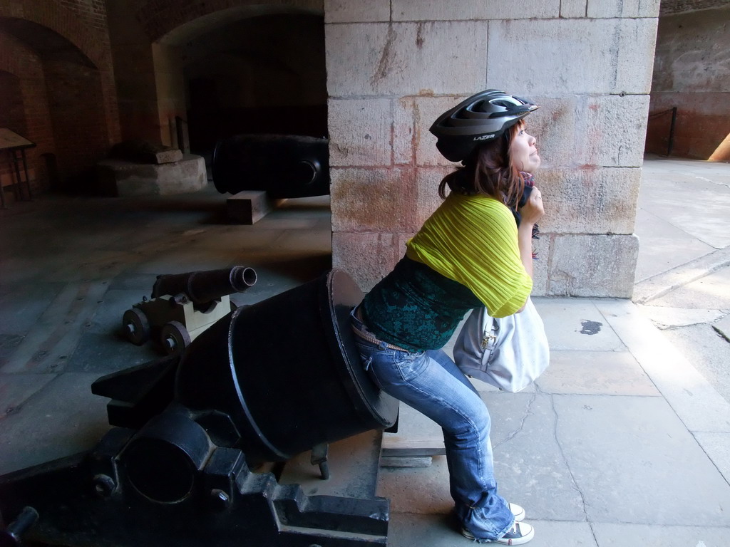 Miaomiao with a cannon at the Golden Gate Bridge