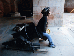 Mengjin with a cannon at the Golden Gate Bridge