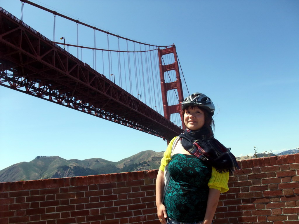 Miaomiao at the Golden Gate Bridge